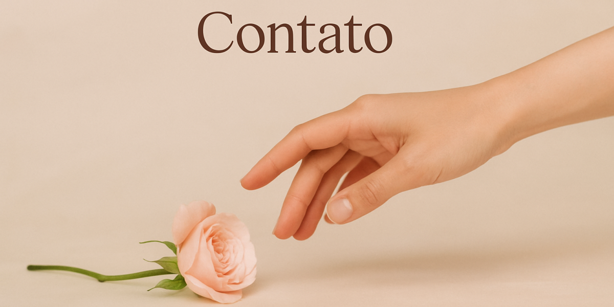 Mão feminina segurando suavemente uma rosa branca, símbolo de escuta, delicadeza e presença.
